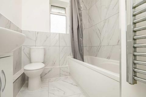 2 bedroom maisonette to rent, Cavendish Avenue, London W13
