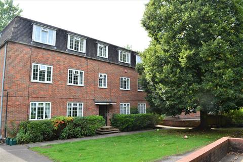 2 bedroom flat to rent, Craigmount, Radlett, WD7