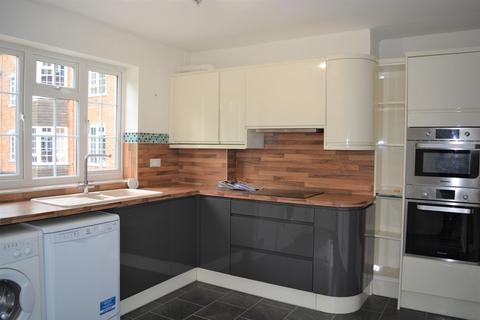 2 bedroom flat to rent, Craigmount, Radlett, WD7