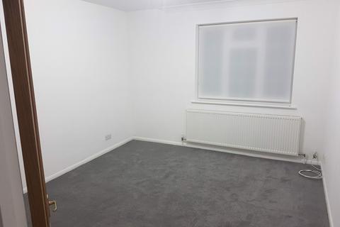 2 bedroom flat to rent, Craigmount, Radlett, WD7