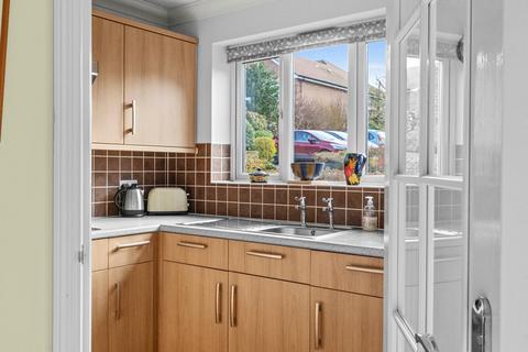 2 bedroom flat for sale, Wellington Avenue, Princes Risborough HP27