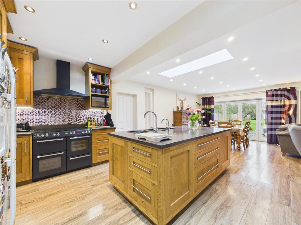 Kitchen Family Room (5).jpg