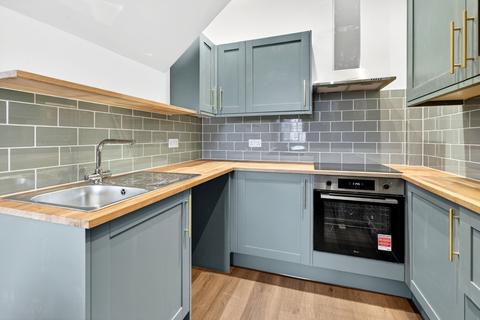 4 bedroom apartment to rent, Aden Grove, London, N16
