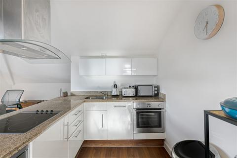 1 bedroom apartment for sale, Kings Lane, Sutton