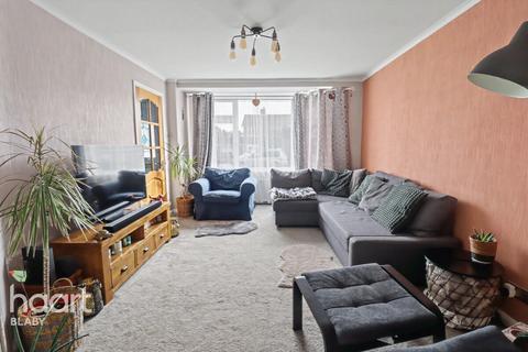 3 bedroom detached house for sale, Penfold Drive, Leicester