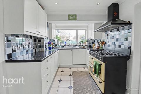 3 bedroom detached house for sale, Penfold Drive, Leicester