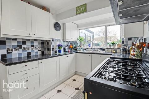 3 bedroom detached house for sale, Penfold Drive, Leicester