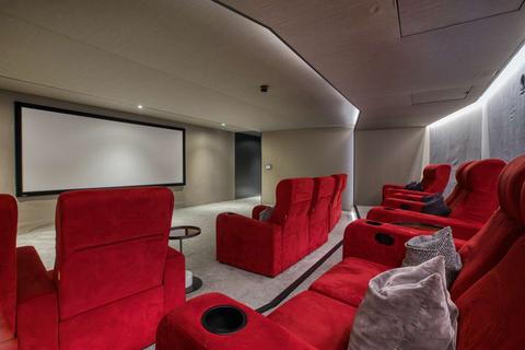 3 bedroom flat for sale, England W12 7RQ White City, GBR