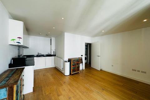 1 bedroom flat to rent, Bree Court, London NW9