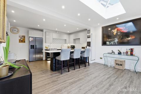 4 bedroom detached house for sale, Grosvenor Road, Benfleet, SS7 1