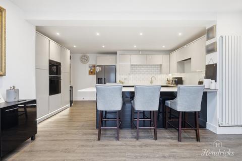 4 bedroom detached house for sale, Grosvenor Road, Benfleet, SS7 1