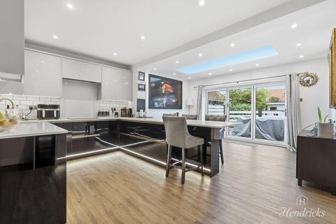 4 bedroom detached house for sale, Grosvenor Road, Benfleet, SS7 1