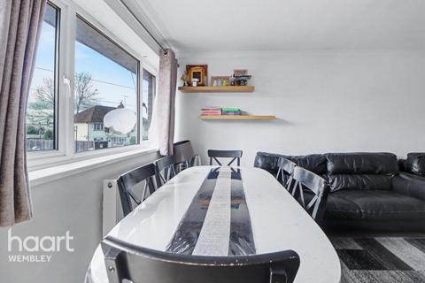 2 bedroom maisonette for sale, Eldon Avenue, Borehamwood. WD6
