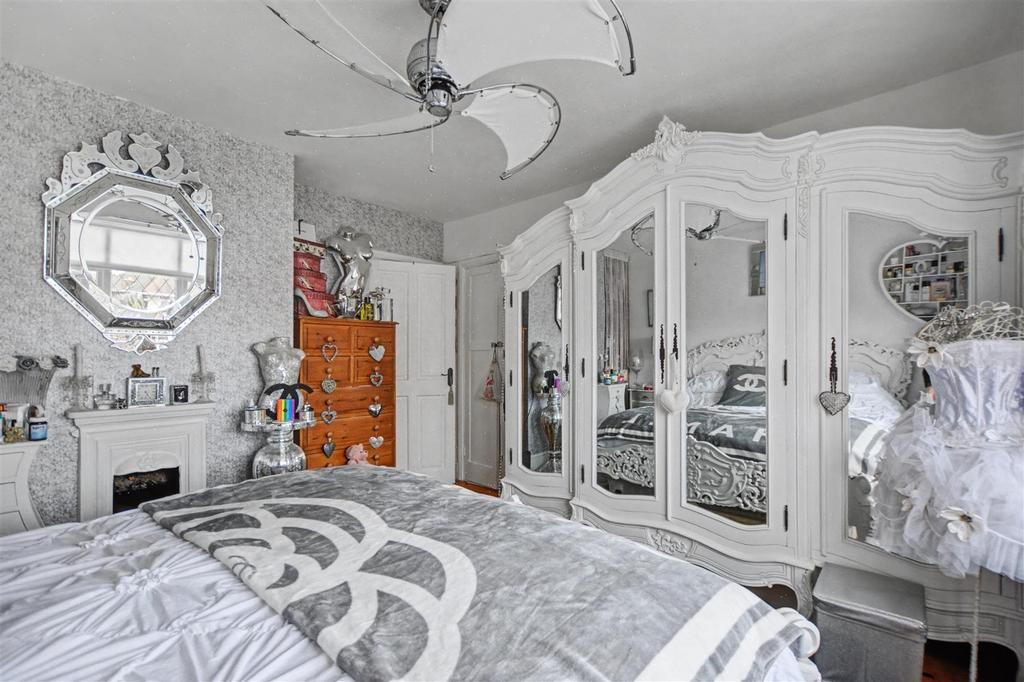 Bedroom 1 2.jpeg