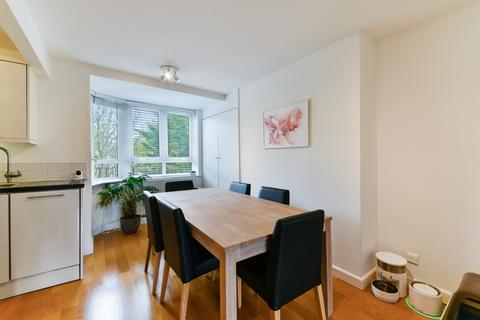 2 bedroom apartment to rent, Kew Bridge Court, Brentford London W4