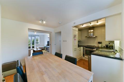 2 bedroom apartment to rent, Kew Bridge Court, Brentford London W4