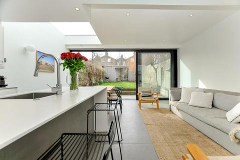 2 bedroom flat for sale, Maury Road, Stoke Newington, N16