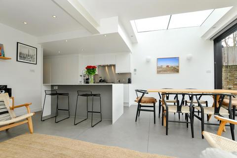 2 bedroom flat for sale, Maury Road, Stoke Newington, N16