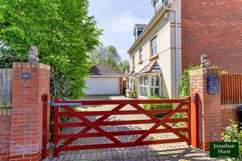 5 bedroom detached house for sale, Olvega Drive, Buntingford SG9