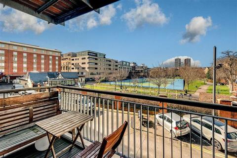 2 bedroom flat for sale, Tanner Street, London SE1
