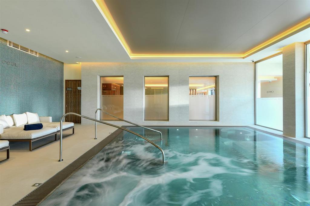 Pool.jpg