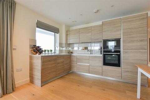 2 bedroom apartment for sale, Duke Of Wellington Avenue, London