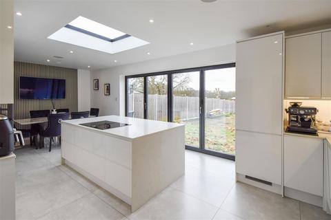 3 bedroom semi-detached house for sale, Snakes Hill, Navestockside, Brentwood