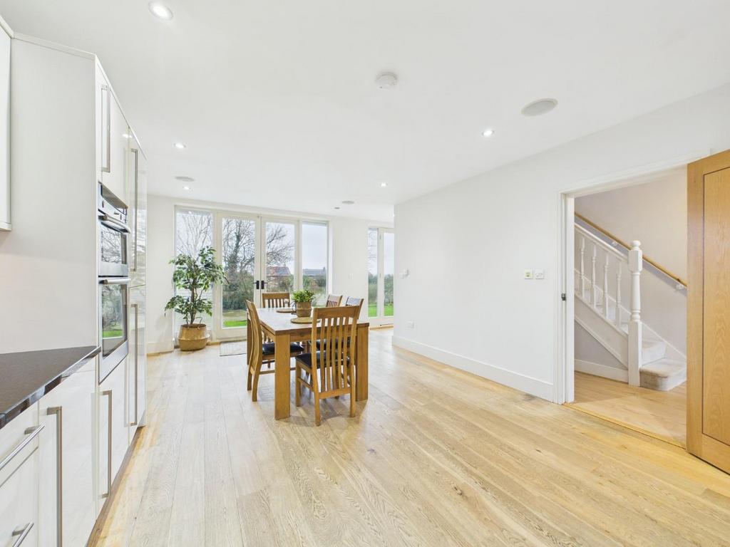 CAM04169 G0-PR0188-STILL011.jpg