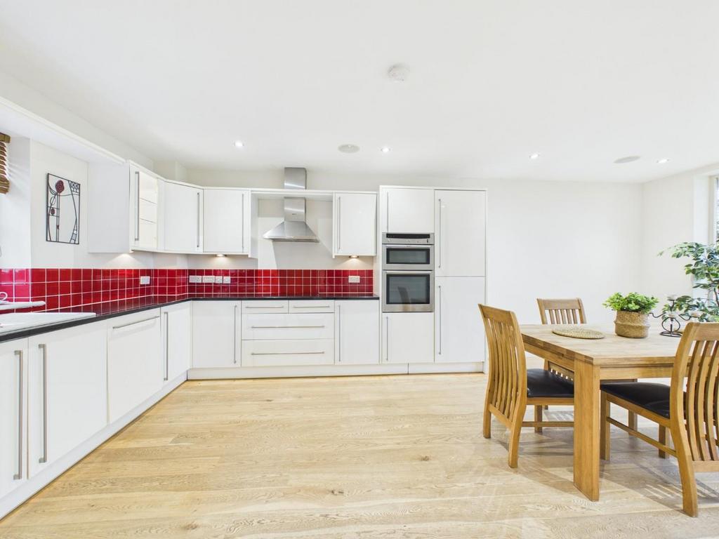 CAM04169 G0-PR0188-STILL010.jpg