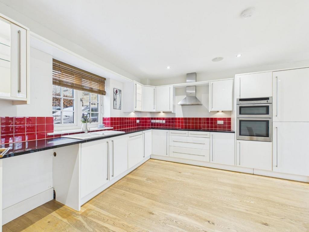 CAM04169 G0-PR0188-STILL009.jpg