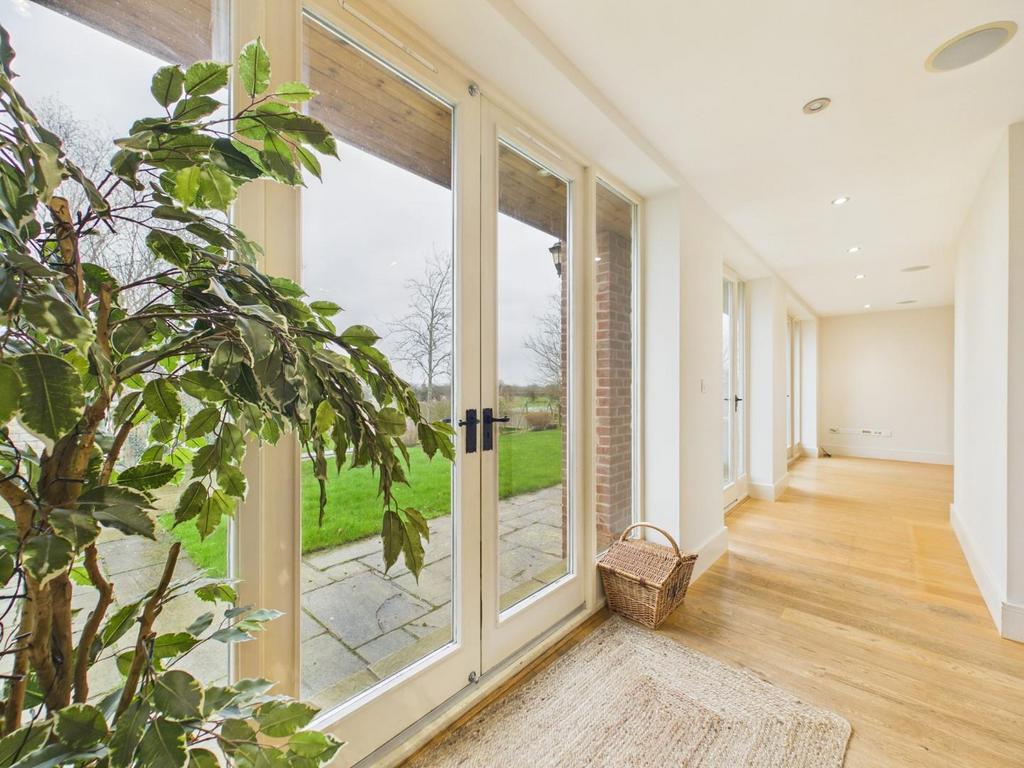 CAM04169 G0-PR0188-STILL015.jpg