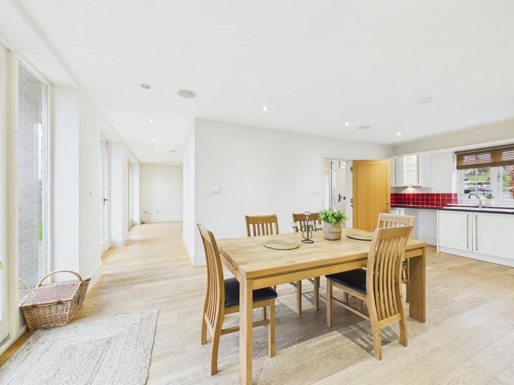 CAM04169 G0-PR0188-STILL014.jpg