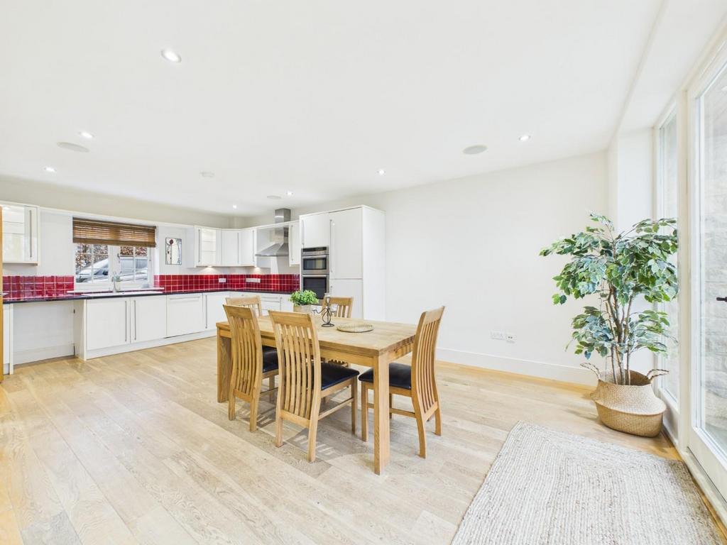 CAM04169 G0-PR0188-STILL012.jpg