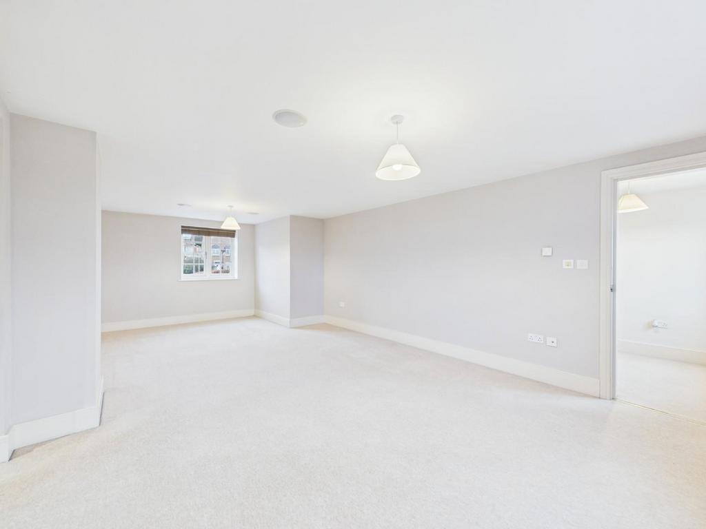 CAM04169 G0-PR0188-STILL021.jpg