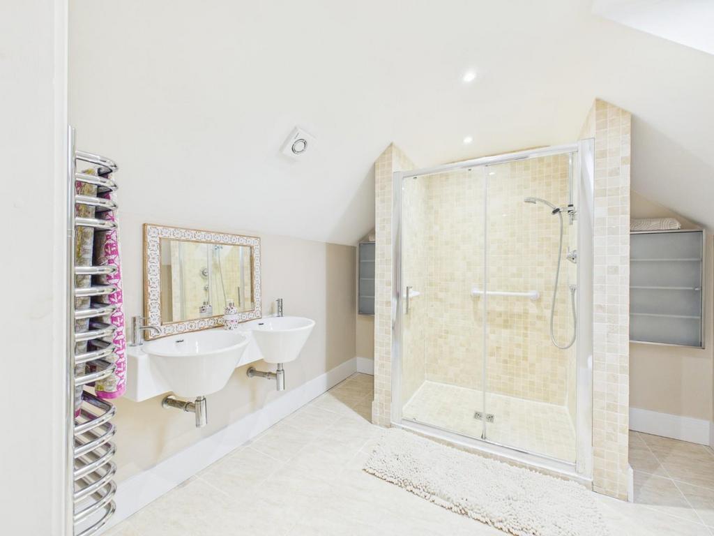 CAM04169 G0-PR0188-STILL024.jpg