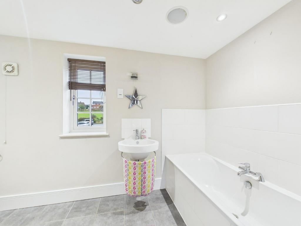 CAM04169 G0-PR0188-STILL028.jpg