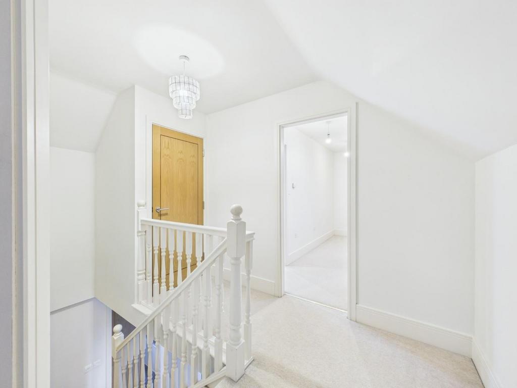 CAM04169 G0-PR0188-STILL032.jpg