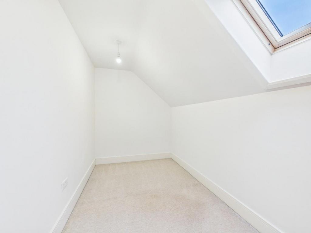 CAM04169 G0-PR0188-STILL034.jpg