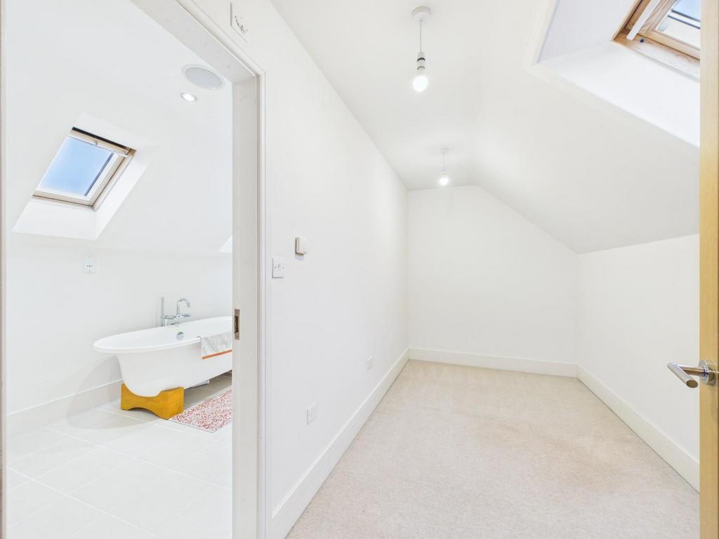 CAM04169 G0-PR0188-STILL033.jpg