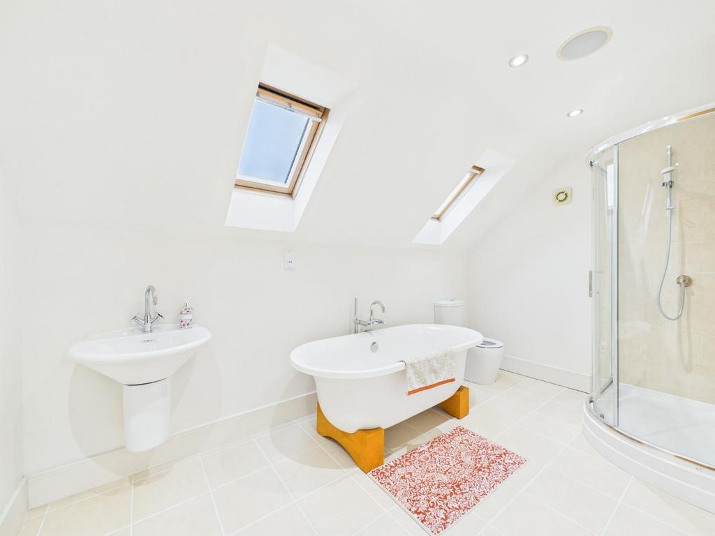 CAM04169 G0-PR0188-STILL035.jpg