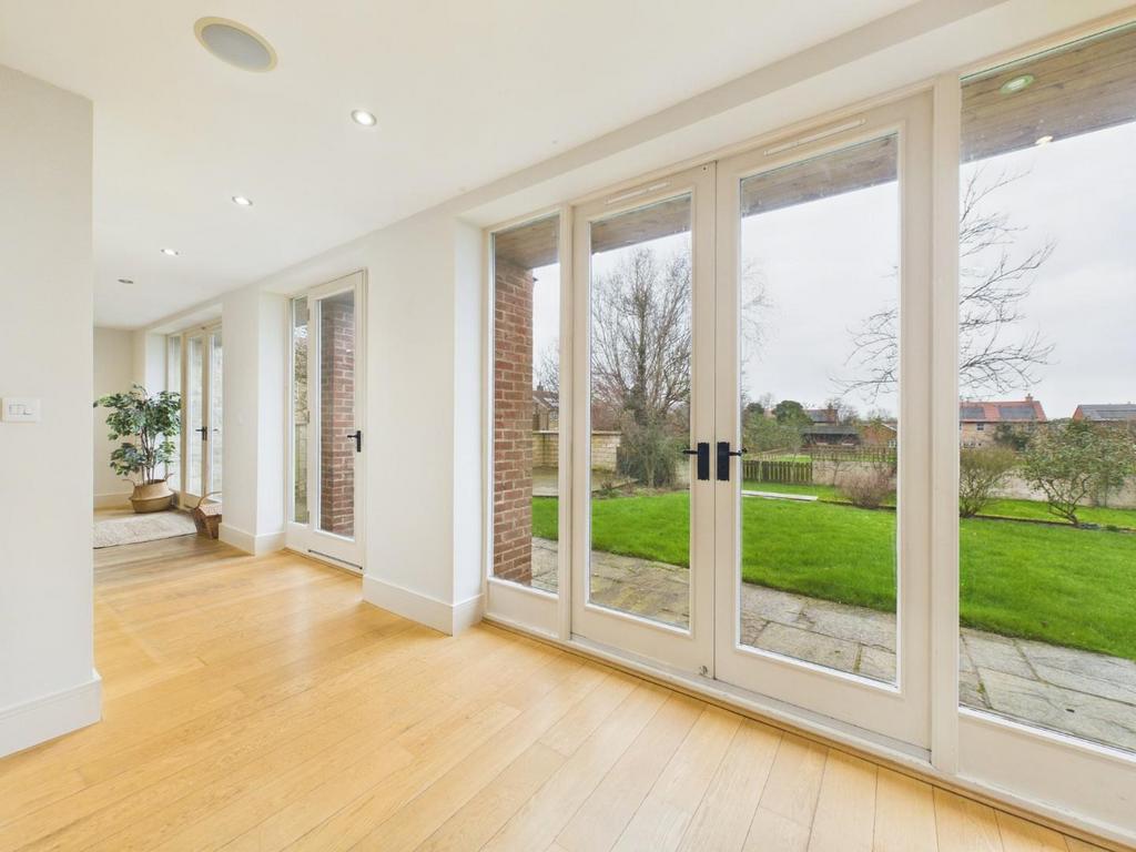 CAM04169 G0-PR0188-STILL007.jpg