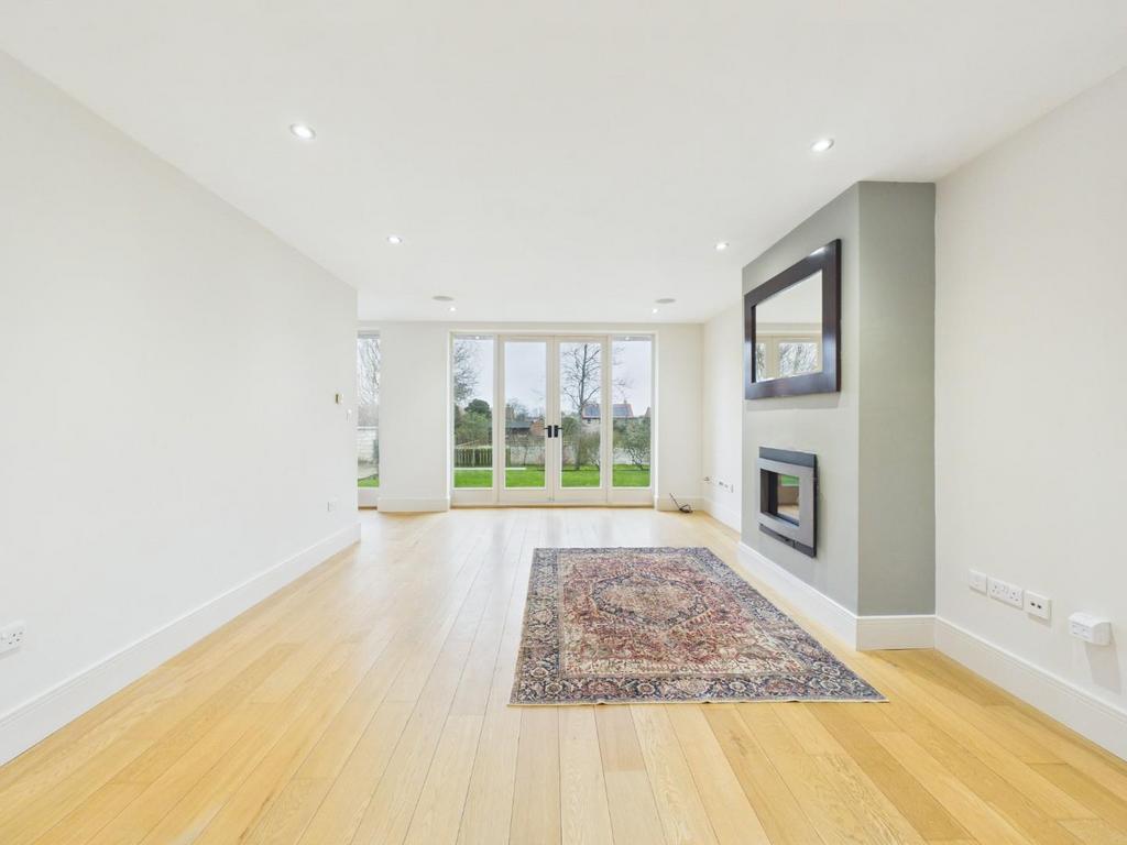 CAM04169 G0-PR0188-STILL005.jpg