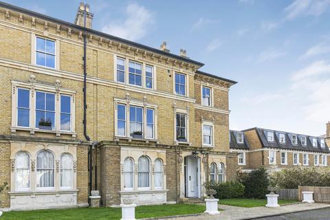 2 bedroom flat for sale, Copse Hill, London, SW20