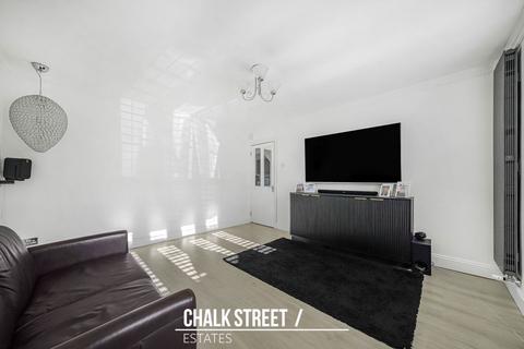 3 bedroom terraced house for sale, Ennerdale Avenue, Hornchurch, RM12