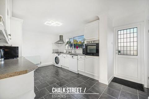 3 bedroom terraced house for sale, Ennerdale Avenue, Hornchurch, RM12