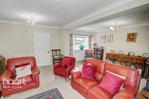 undefined, Fayre Oaks, Usk