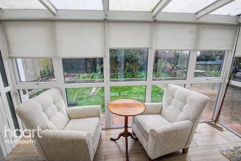 4 bedroom detached bungalow for sale, Fayre Oaks, Usk