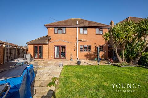 4 bedroom detached house for sale, Fenwick Way, Canvey Island, SS8