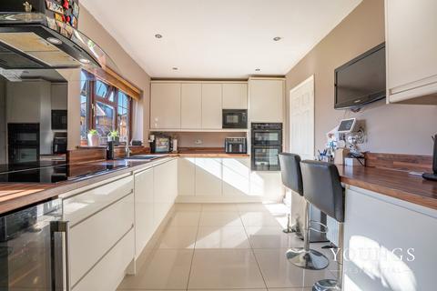 4 bedroom detached house for sale, Fenwick Way, Canvey Island, SS8