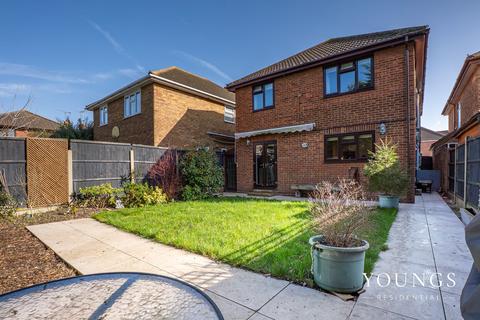 4 bedroom detached house for sale, Jarvis Road, Canvey Island, SS8